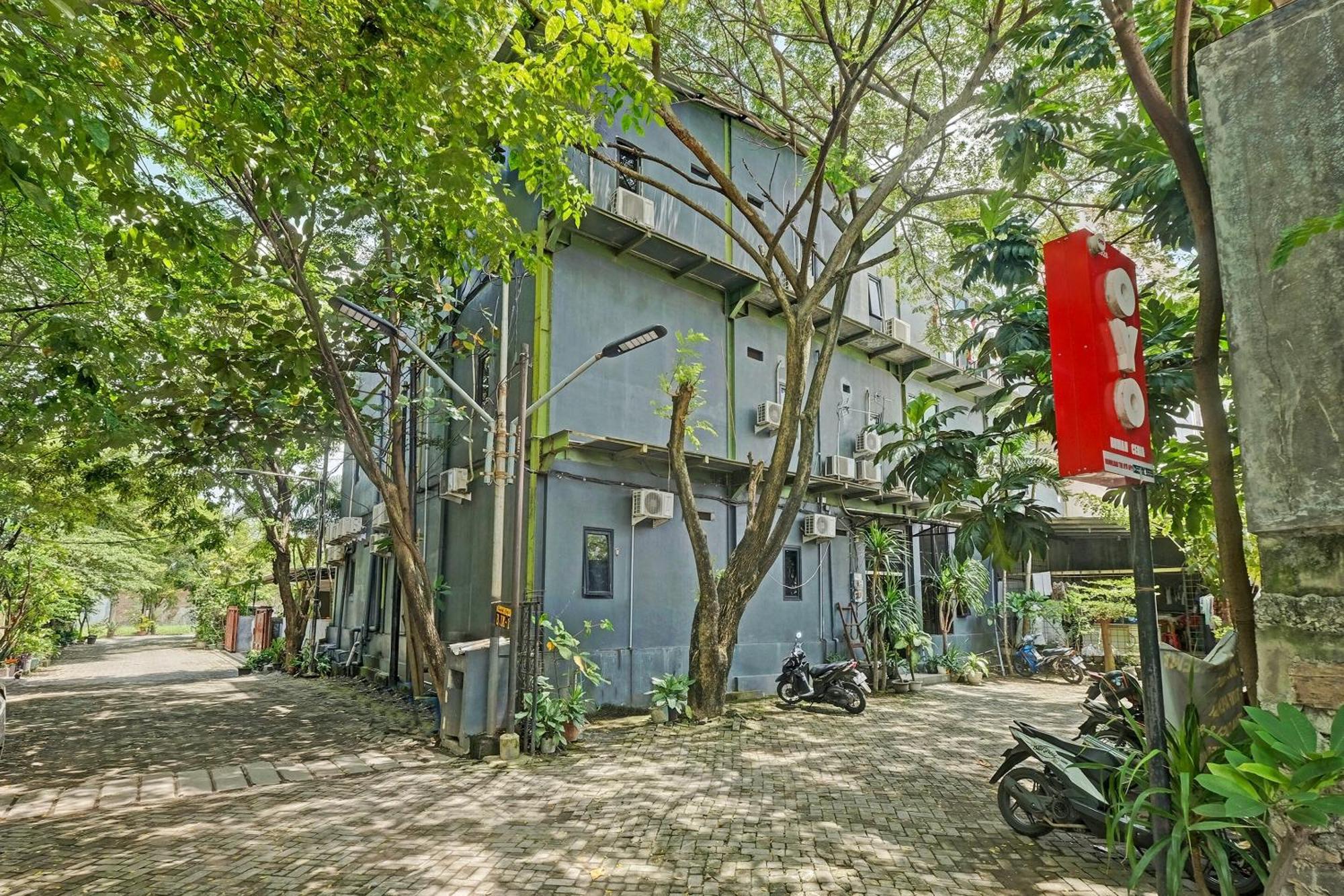 Oyo 2928 Rumah Ceria 2*