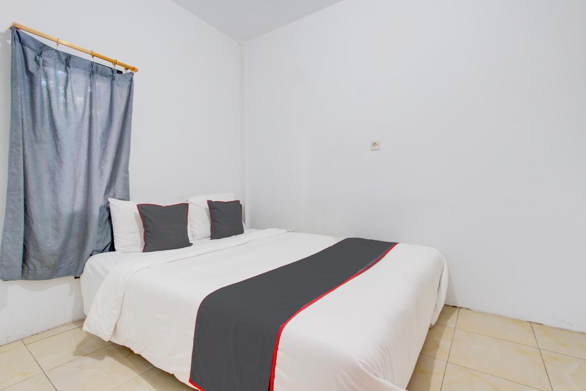 Oyo 2928 Rumah Ceria Hotel 2*