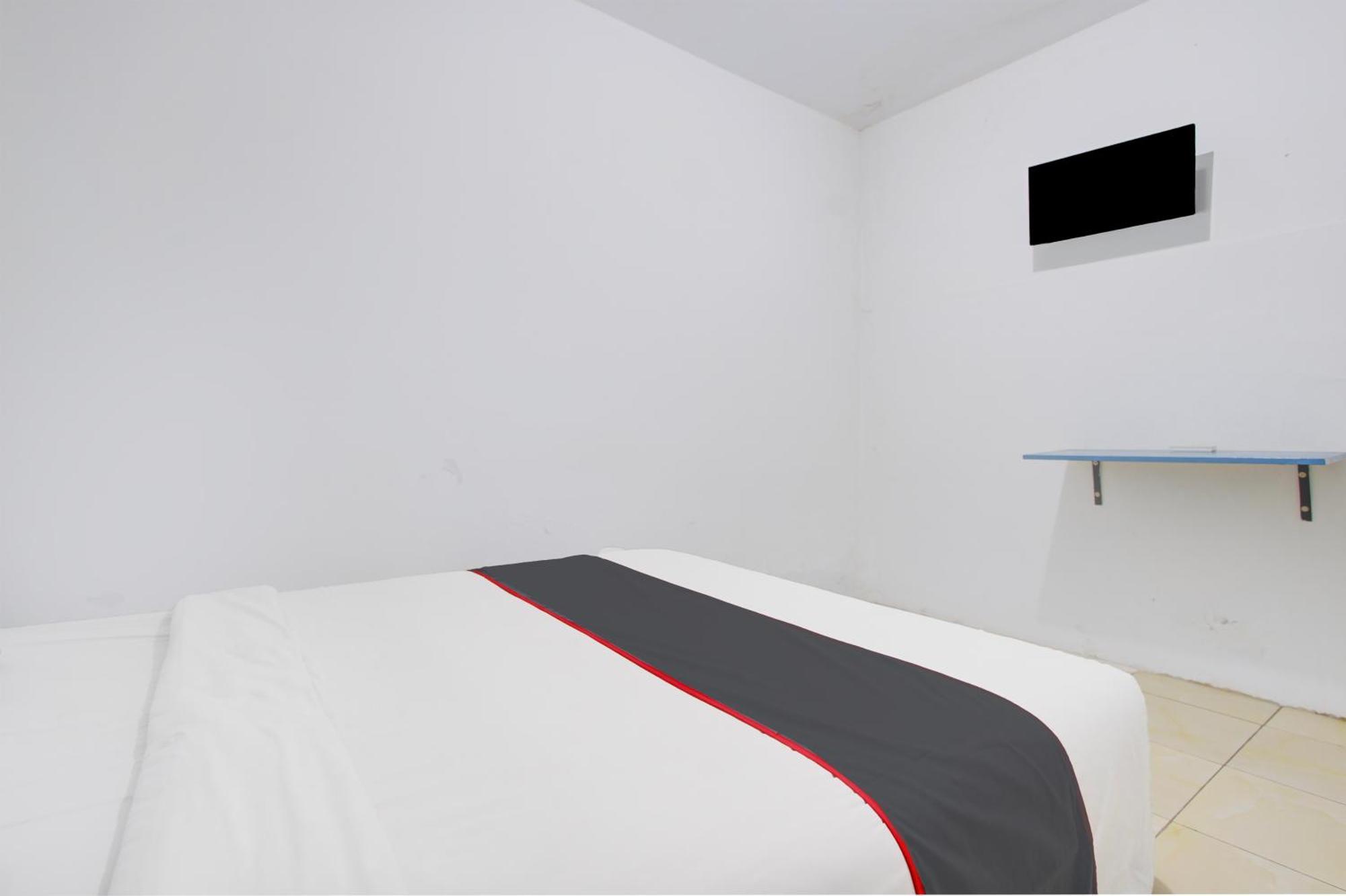 Oyo 2928 Rumah Ceria Hotel 2*