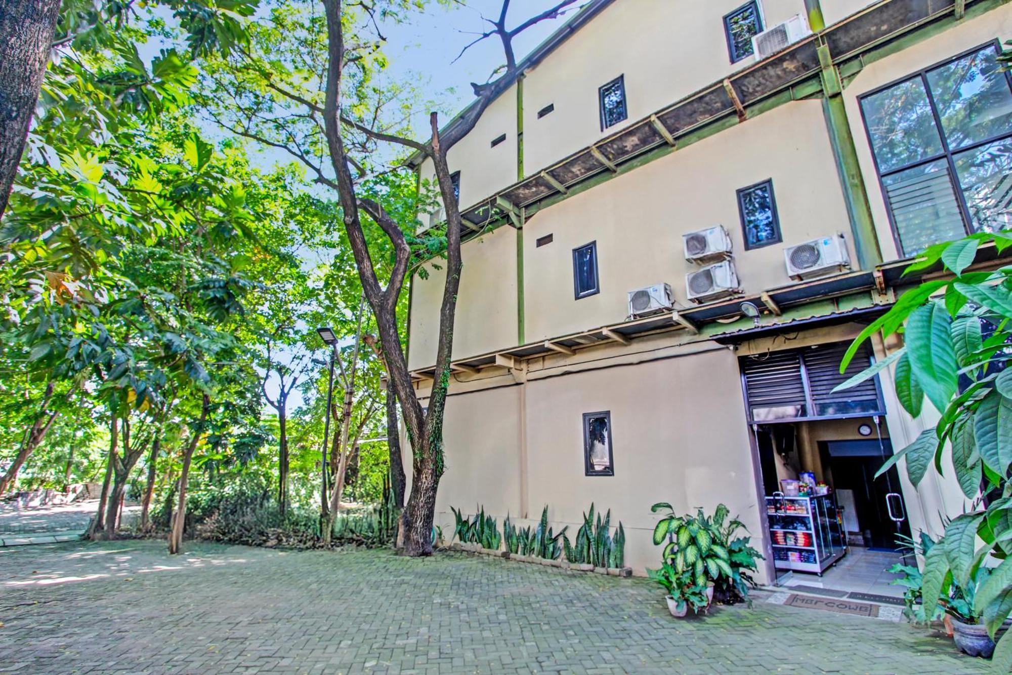 Oyo 2928 Rumah Ceria Hotel 2*